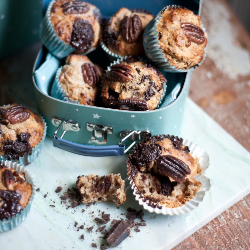 Dinkel-Muffins mit Schokolade und Pekannüssen